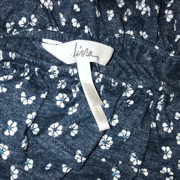 Kirra white floral on blue with pockets - Picture 4 of 4